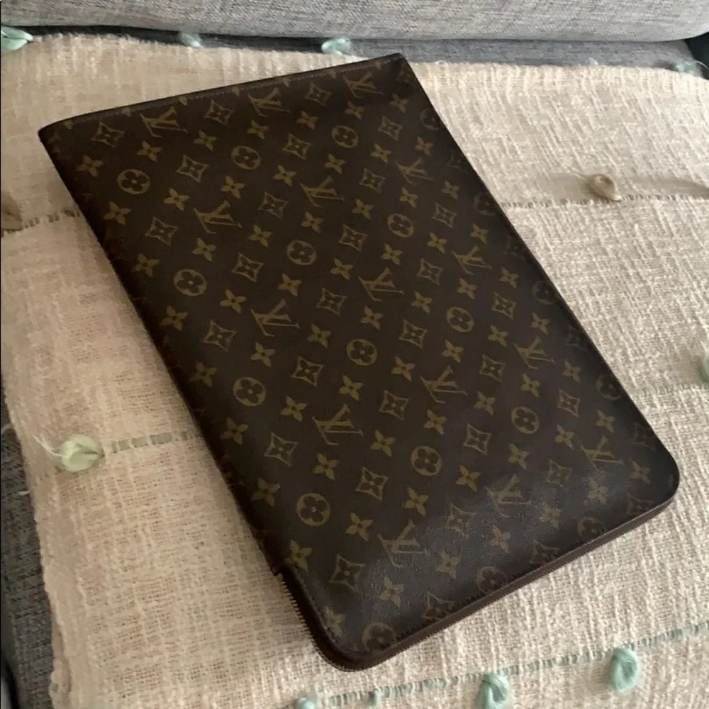 Louis Vuitton Poche Documents Portfolio